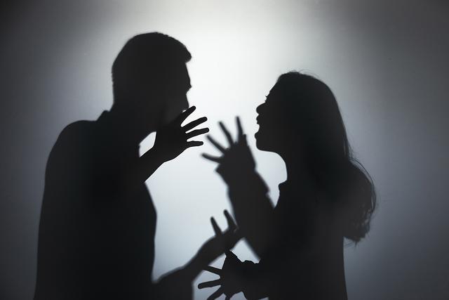 未婚先孕可以起诉男方要补偿吗(非婚生子，女方可以追究男方的责任吗？)