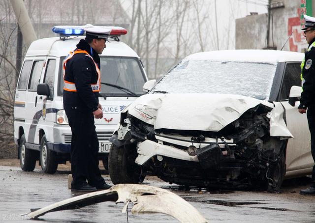 车辆事故主次责任怎么赔偿(发生交通事故，致一人死亡，负主要责任，会受到怎样的处罚？)