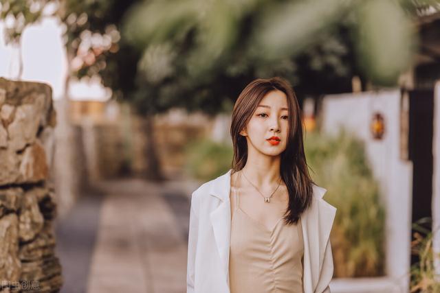 先生总不肯离婚(男主虐妻一时爽，追妻火葬场的现言小说：裴先生总不肯离婚)