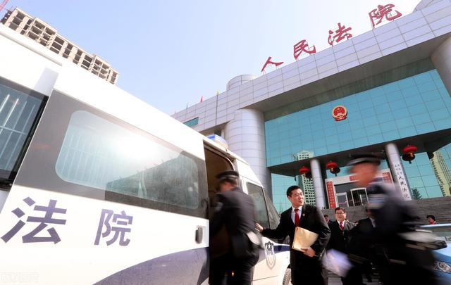 欠多少钱不还会被起诉(“老赖”：借钱不还全凭本事！2021法律规定：这2种情况可能坐牢)