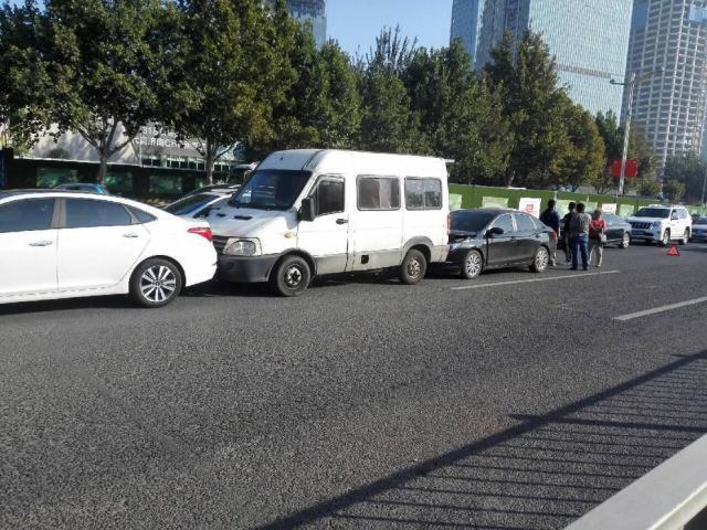 车被撞了除了修车还有什么赔偿(被追尾，对方全责，除了索要修车费，这3笔赔偿也别忘了)