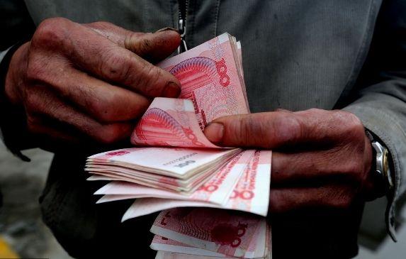 律师代理工伤的收费(农民工工伤获赔180万，90万给律师，这收费不合理，风险代理收费比例不能超过30%)