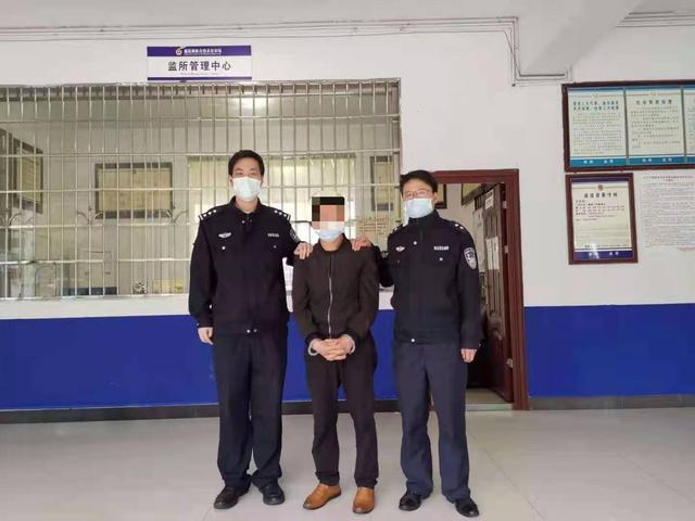 偷1000块钱是什么罪(发现只有小女孩看店，怀化“头盔男”假装买水偷走1000余元，刑拘)
