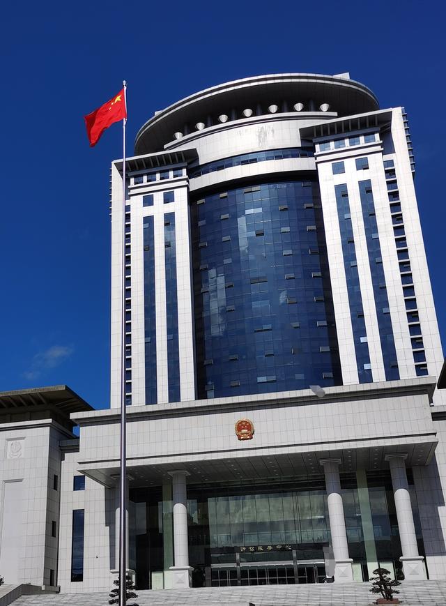欠银行十几万不还会坐牢吗(诈骗15万不退赃判多久，刑事律师带你了解诈骗罪量刑的规定)