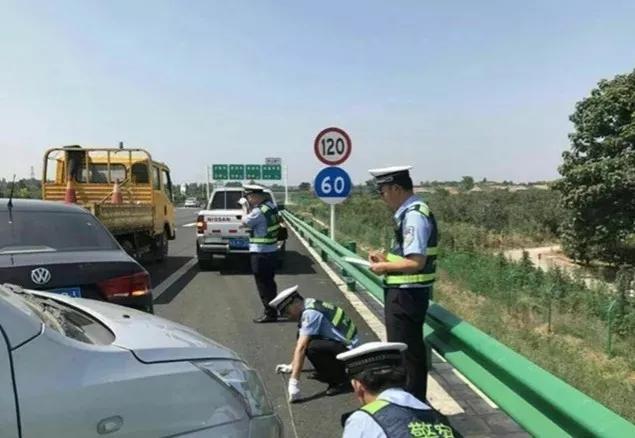 交通事故1000元值得起诉吗(发生交通事故，不管什么情况都不要给伤者垫付医药费，对吗？)
