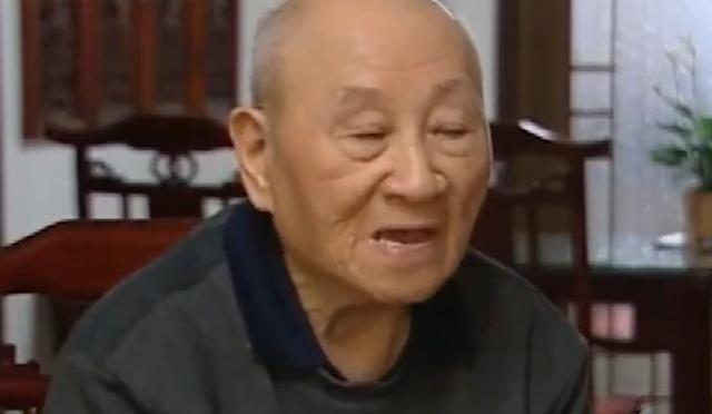 30万的起诉费多少钱(2016年一老人妻子去世，留下30万被银行刁难不让取，大爷告上法庭)