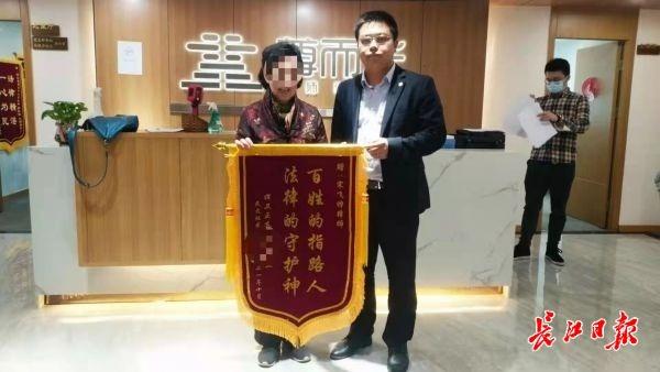 网上咨询律师免费吗(近5万市民上“法指针”获免费服务，线上社区律师平均6.2分钟响应)