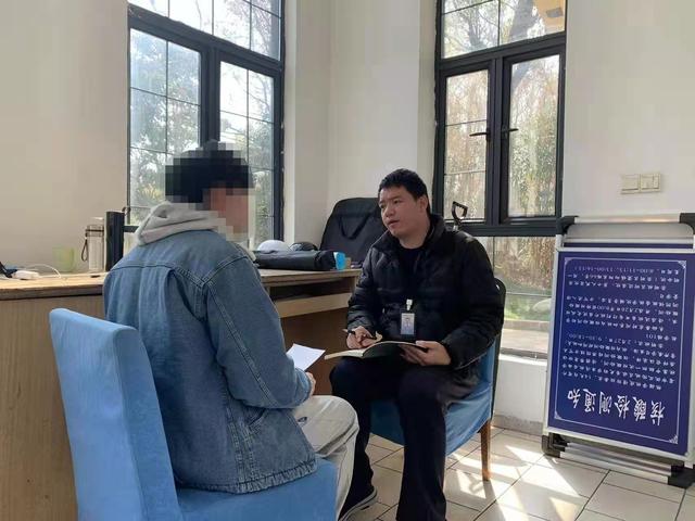 学校诈骗学生钱可以报警吗(在校学生遭遇裸聊类电信网络诈骗果断报警)
